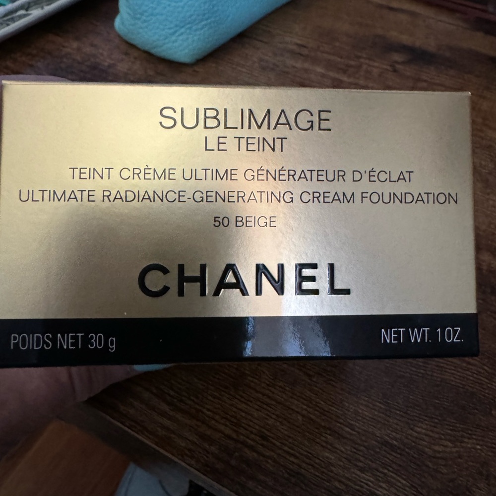 Channel Foundation Sublimage Le Teint Beige